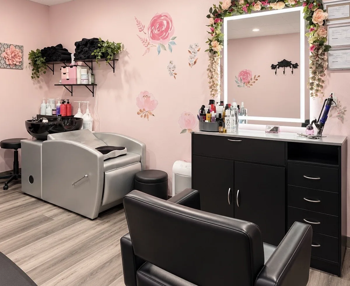 Kristi’s suite: pink walls, lit mirror and styling station